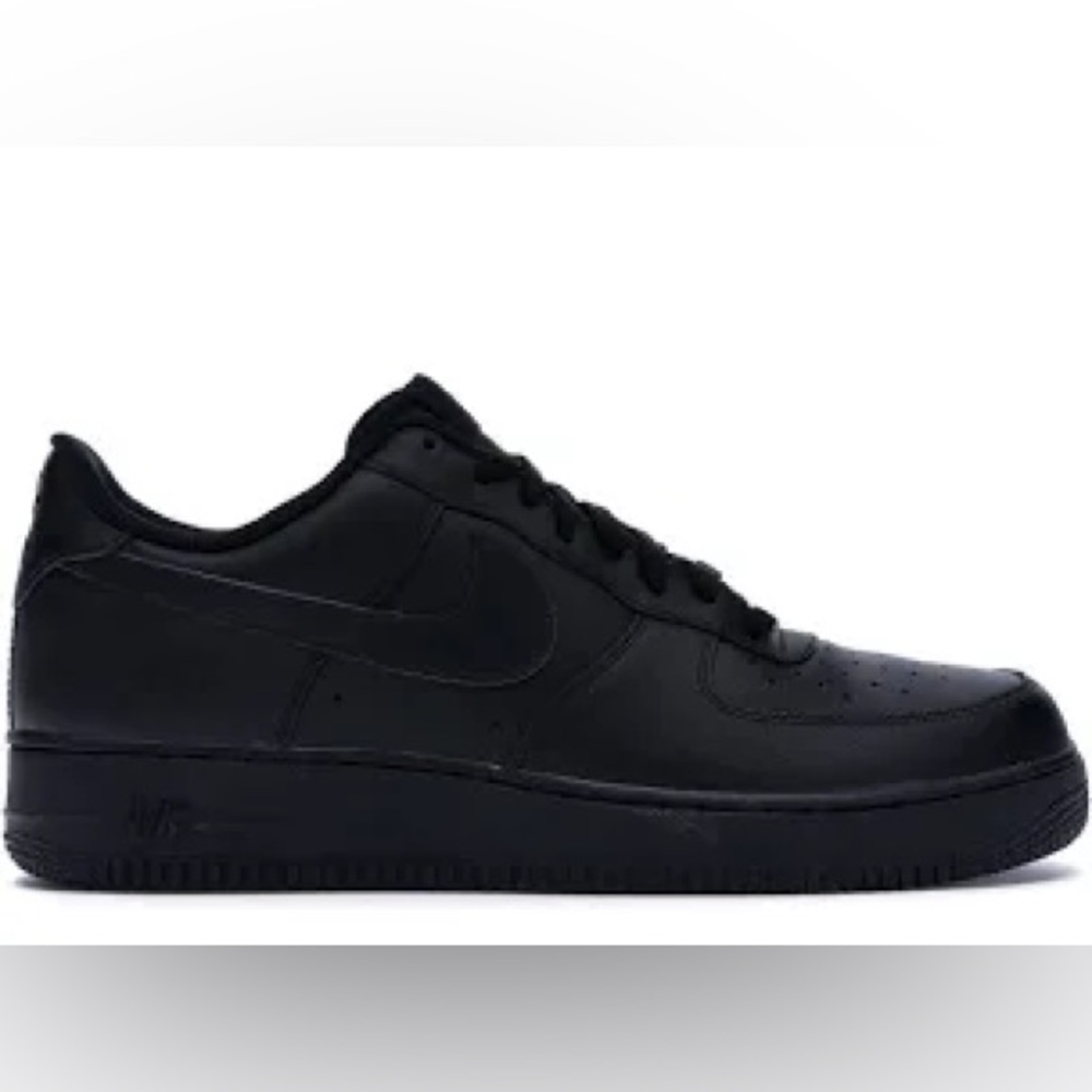 Nike Air Force 1’s Big boy (8 in women’s and 6.5 in men’s)
